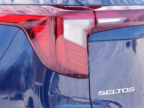 Certified 2024 Kia Seltos EX image 17