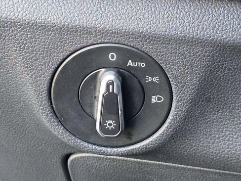 Used 2024 Volkswagen Jetta SE FWD image 22