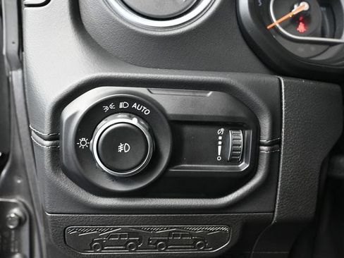 Used 2025 Jeep Wrangler Unlimited Sahara w/ Technology Group AWD/4WD image 31