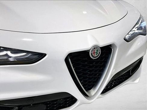 Used 2024 Alfa Romeo Stelvio Ti AWD/4WD image 30
