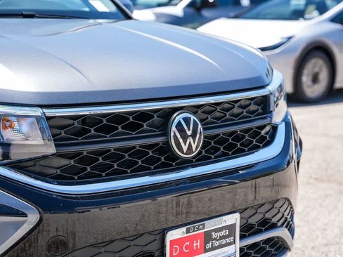 Used 2024 Volkswagen Taos SE FWD image 5