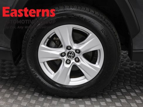 Used 2021 Toyota RAV4 LE image 32