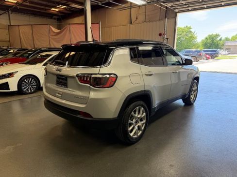 Used 2025 Jeep Compass Limited AWD/4WD image 5