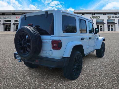 Used 2024 Jeep Wrangler Unlimited Sahara AWD/4WD image 8