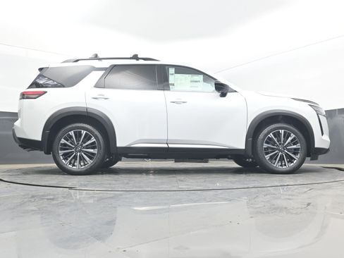 New 2026 Nissan Pathfinder Platinum FWD image 31