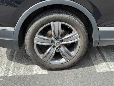 Used 2021 Volkswagen Tiguan SEL FWD image 11
