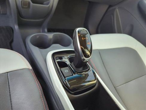 Used 2020 Chevrolet Bolt Premier FWD image 22