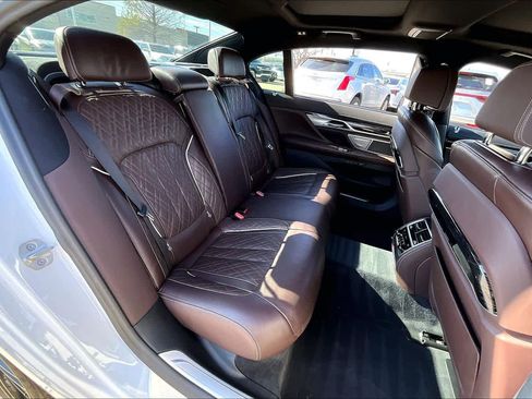 Used 2022 BMW 740i w/ Luxury Rear Seating Package image 16