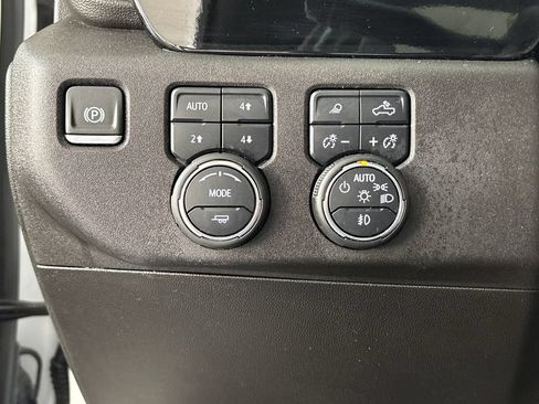 Used 2024 Chevrolet Silverado 1500 LTZ w/ LTZ Premium Package AWD/4WD image 43