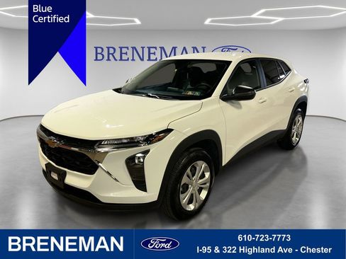 Used 2025 Chevrolet Trax LS image 1