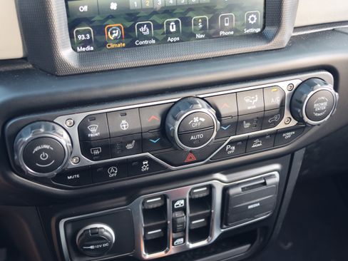 Used 2022 Jeep Gladiator Overland AWD/4WD image 22