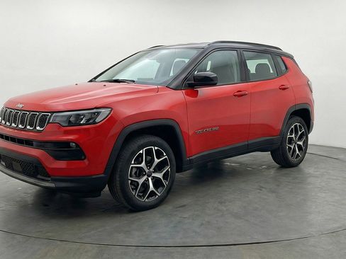Used 2025 Jeep Compass Limited AWD/4WD image 3