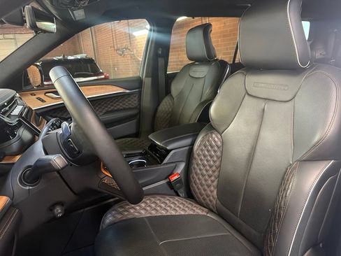 Used 2023 Jeep Grand Cherokee L Summit AWD/4WD image 13
