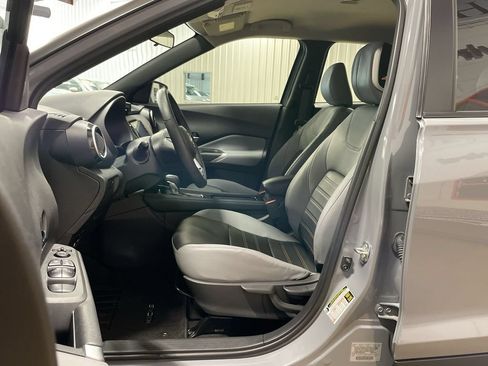 Used 2024 Nissan Kicks SR w/ SR Premium Package FWD image 15
