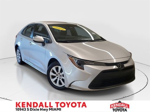 Used 2023 Toyota Corolla LE image 1