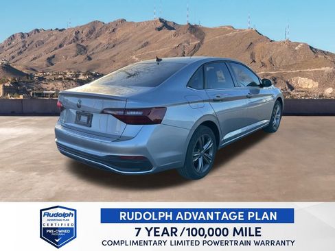 Certified 2022 Volkswagen Jetta SE w/ Panoramic Sunroof Package image 6