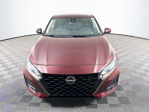 Used 2023 Nissan Altima 2.5 SV FWD image 2