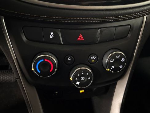 Used 2018 Chevrolet Trax LS AWD/4WD image 15