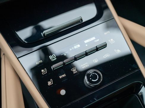 Certified 2026 Porsche Cayenne AWD/4WD image 19