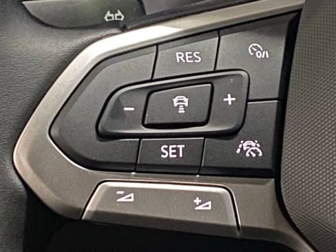 New 2026 Volkswagen Taos SE image 15