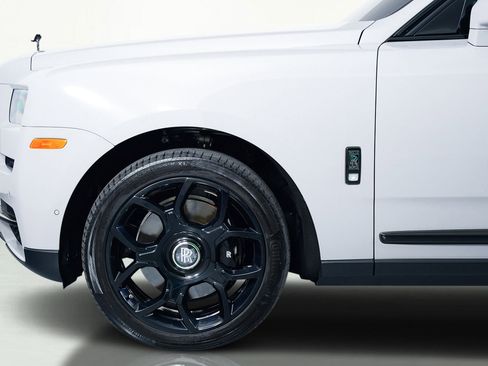 Used 2024 Rolls-Royce Cullinan Black Badge image 10