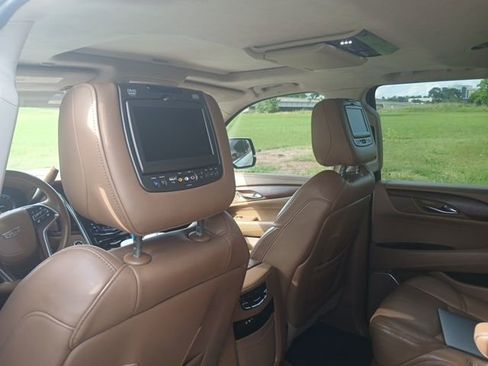 Used 2016 Cadillac Escalade Platinum AWD/4WD image 10