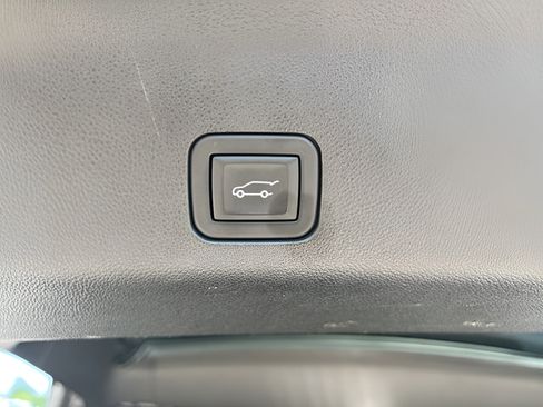 Used 2024 Chevrolet Suburban RST w/ Luxury Package RWD image 10