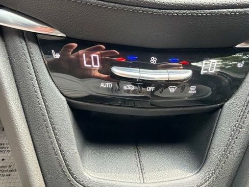 Used 2025 Cadillac XT6 Luxury AWD/4WD image 11