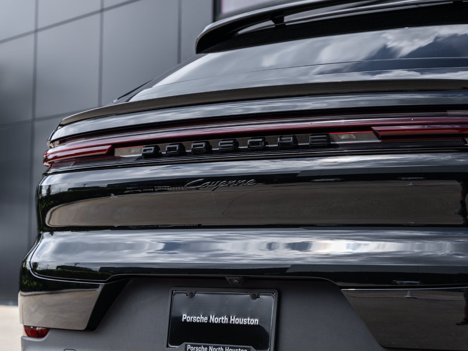Certified 2025 Porsche Cayenne E-Hybrid Coupe AWD/4WD image 14