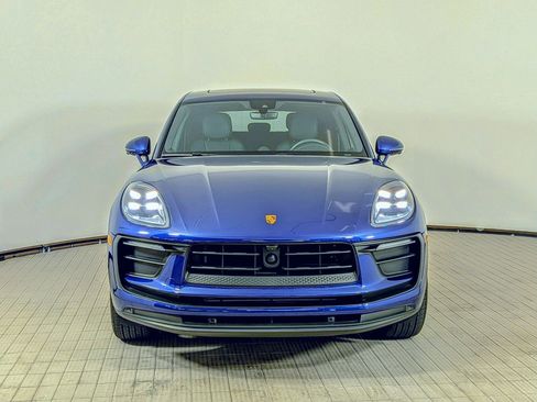 Certified 2025 Porsche Macan AWD/4WD image 6