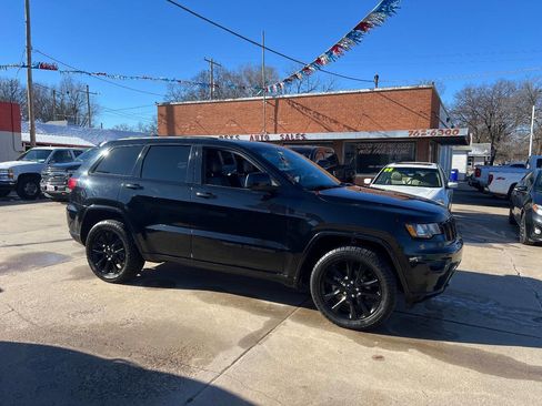 Used 2020 Jeep Grand Cherokee Altitude image 5