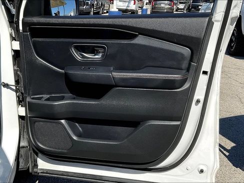 Used 2025 Honda Pilot TrailSport image 20