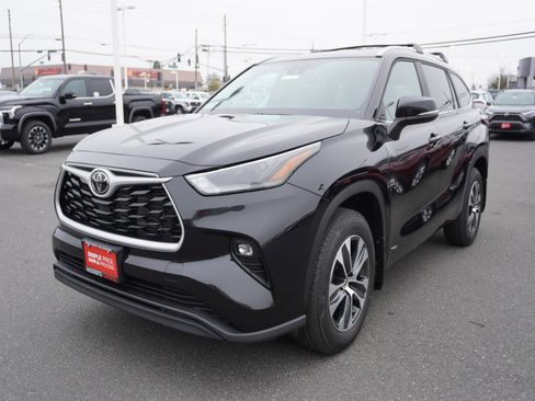 New 2026 Toyota Highlander XLE image 8