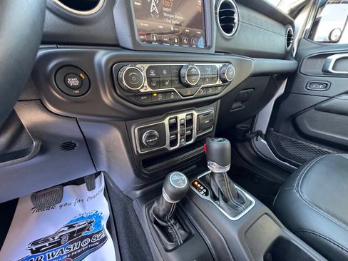Used 2018 Jeep Wrangler Unlimited Sahara AWD/4WD image 36