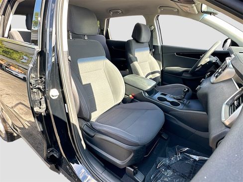 Used 2017 Kia Sorento LX image 25