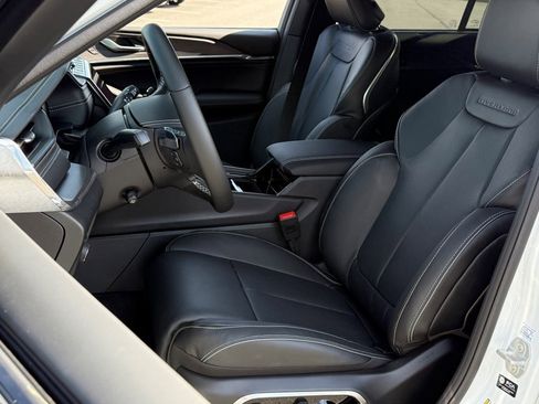 New 2025 Jeep Grand Cherokee Overland w/ Adv Protech Group III image 28