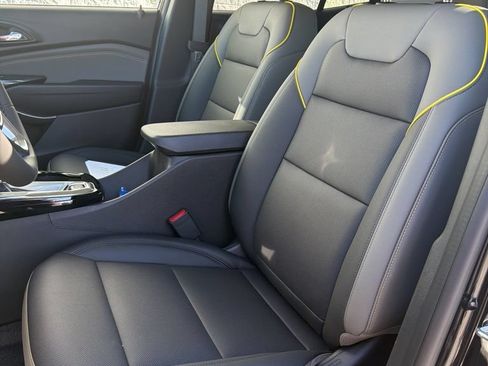 New 2026 Chevrolet Trax ACTIV w/ Sunroof Package FWD image 7