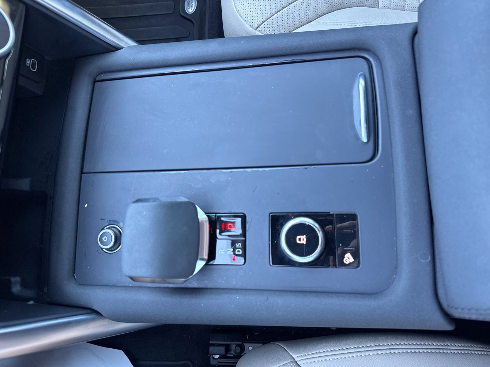 Used 2022 Land Rover Discovery S AWD/4WD image 29