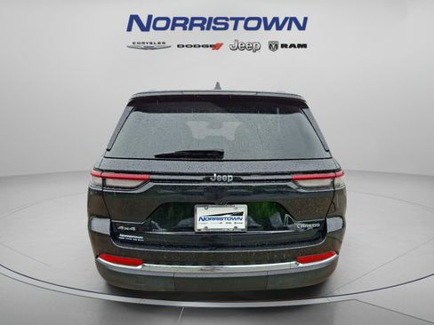 Certified 2023 Jeep Grand Cherokee Laredo AWD/4WD image 5