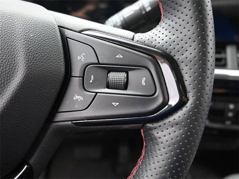 Certified 2025 Chevrolet Trax RS w/ Sunroof Package image 14