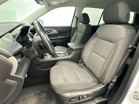 Certified 2020 Chevrolet Traverse LT w/ LPO, Black Accent Package AWD/4WD image 5