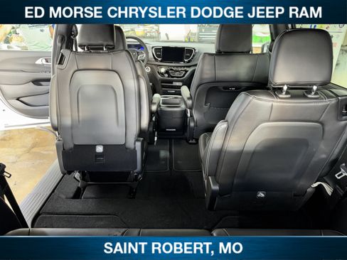 New 2026 Chrysler Pacifica Select FWD image 33