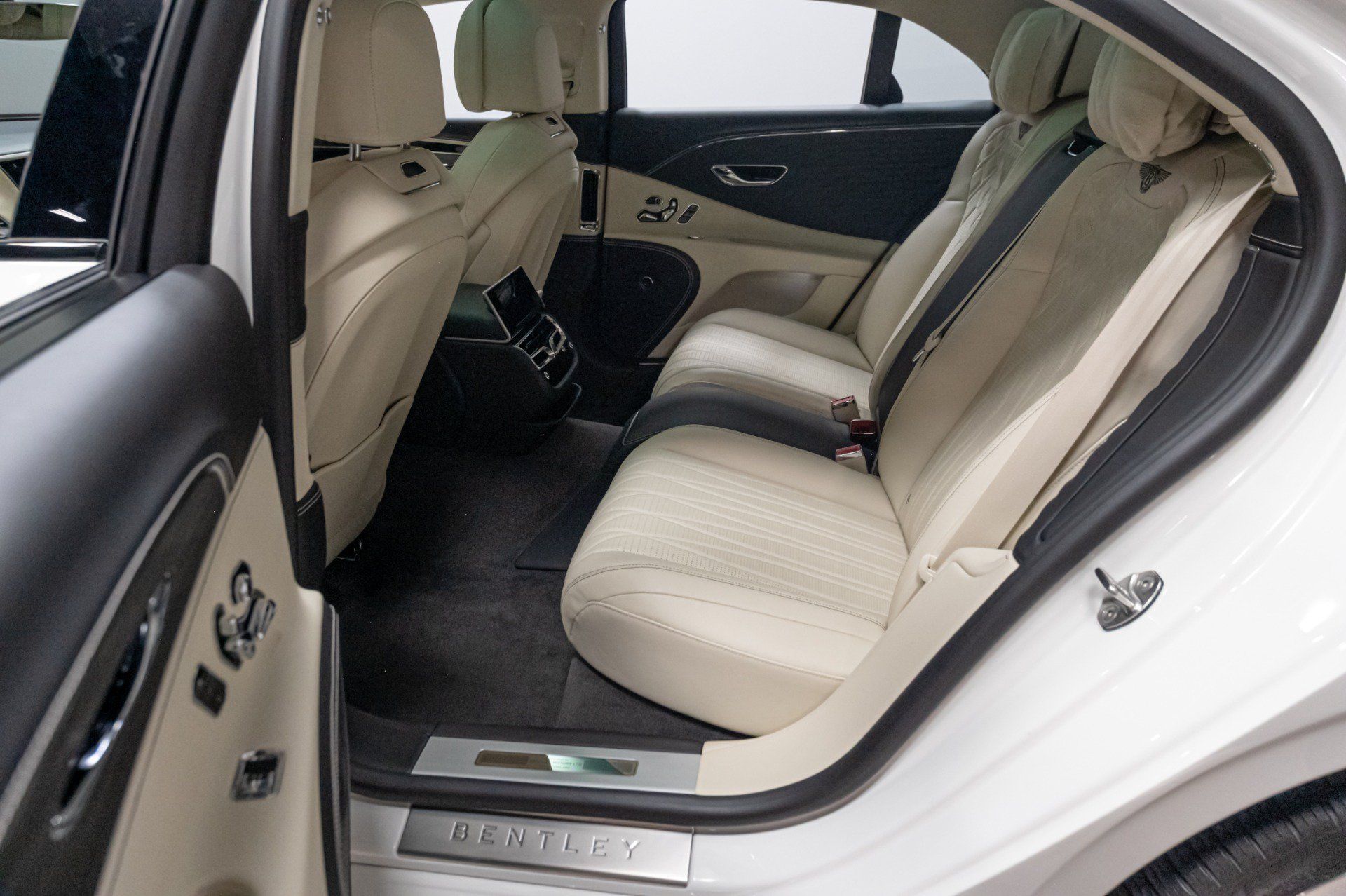 Used 2021 Bentley Flying Spur W12 AWD/4WD image 41