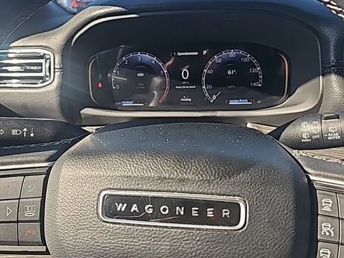 Certified 2024 Jeep Wagoneer L Series II w/ Flexible Seating Group image 10