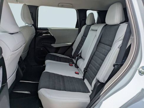 New 2026 Mitsubishi Outlander SE FWD image 15