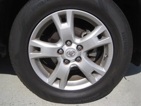 Used 2011 Toyota RAV4 2WD w/ Upgrade Value Pkg image 34