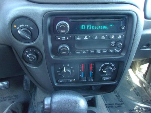 Used 2004 Chevrolet TrailBlazer LT AWD/4WD image 14