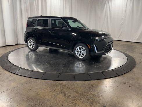 New 2025 Kia Soul S image 2