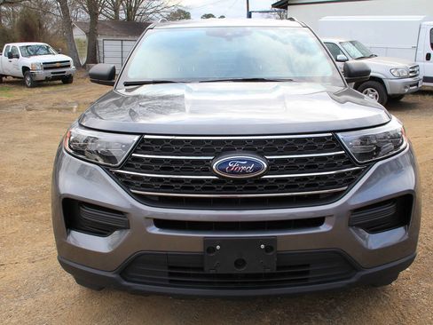 Used 2022 Ford Explorer XLT w/ Class IV Trailer Tow Package image 11