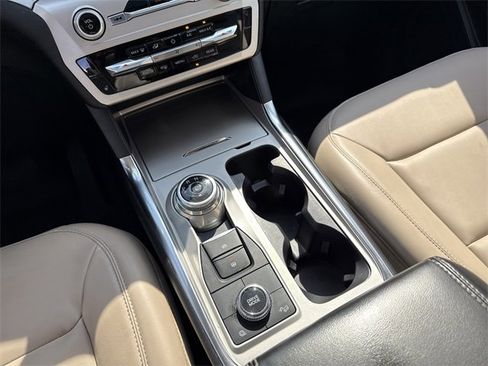 Used 2022 Ford Explorer XLT w/ Equipment Group 202A image 22